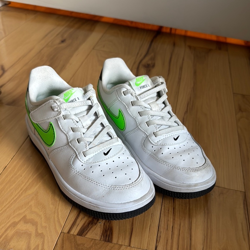 Nike Air Force 1 White Green Sneakers